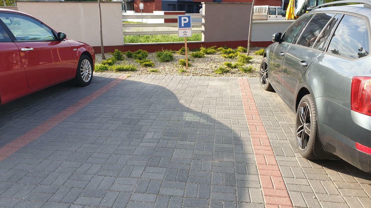 Aqua Apartman Tiszaujvaros Exterior photo